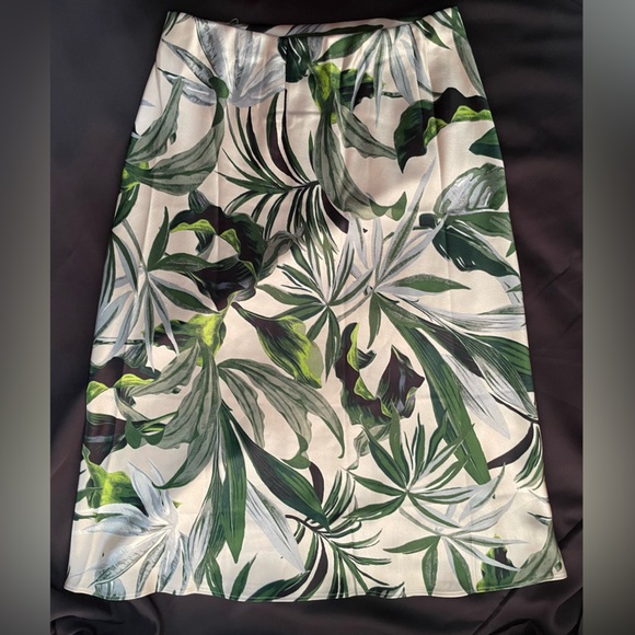VICTORIAS SECRET SIDE BUTTON PALM LEAVES MIDI SLIP SATIN SKIRT - Picture 2 of 4